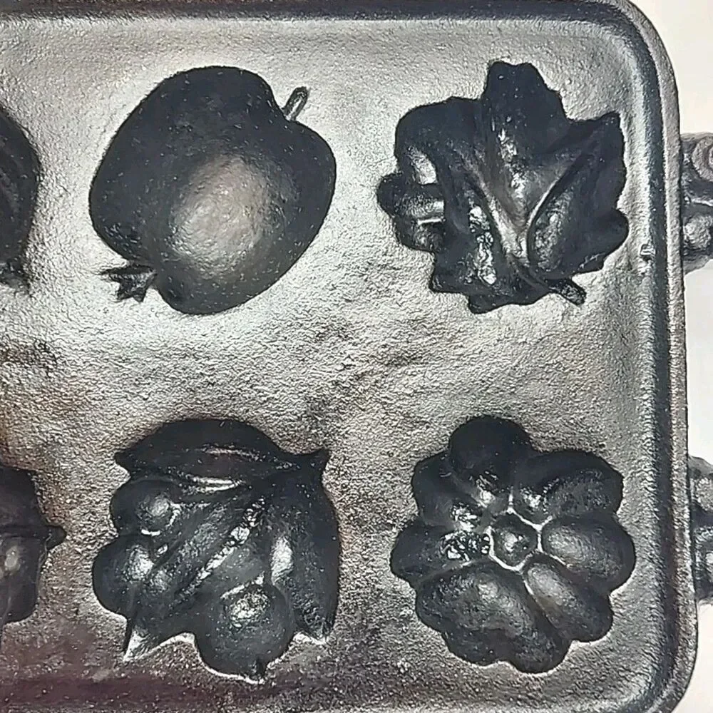Cast Iron Fruit Leaf Mold Muffin Corn Bread Baking Pan 11.5” Heavy VTG
